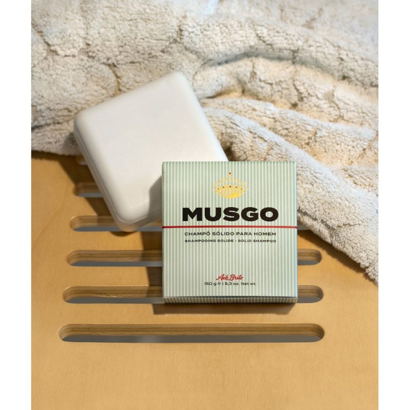 Musgo solid shampoo bar on wooden tray.