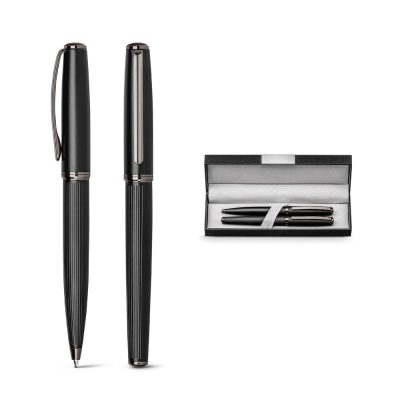 Elegant black pen set with gift box.