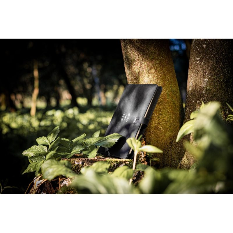 EMERGE A5 FOLDER. A5 folder in 300D recycled polyester (100% rPET) with wireless charger - Image 3