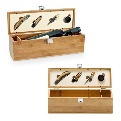 Wooden wine gift box with accessories.