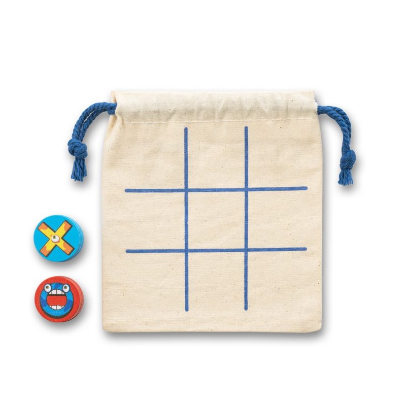 Tic-tac-toe set with fabric bag and tokens.